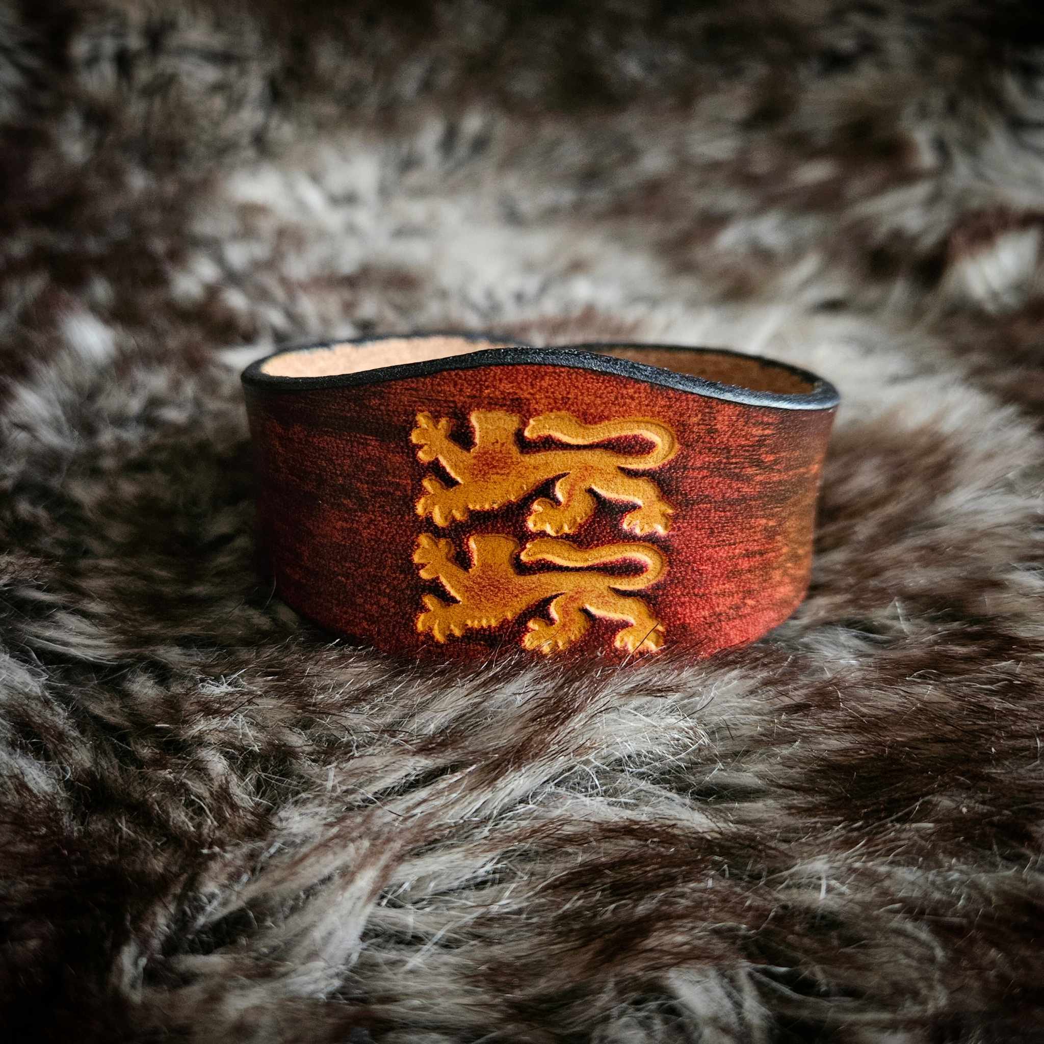 Bracelet de force en cuir à tannage végétal " Diex Aie " – Image 3