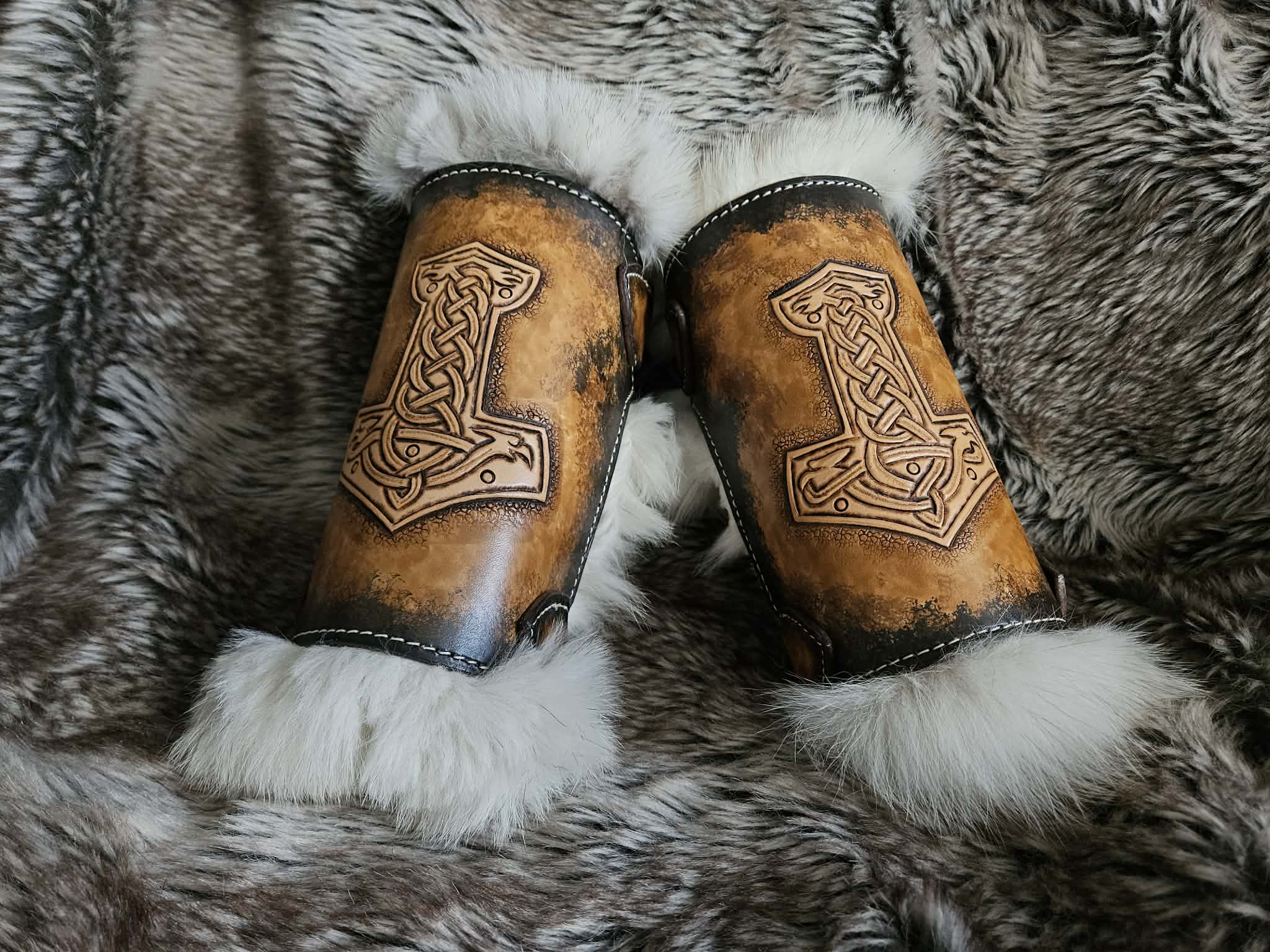 Paire de brassards vikings en cuir à tannage végétal faits main – Image 6