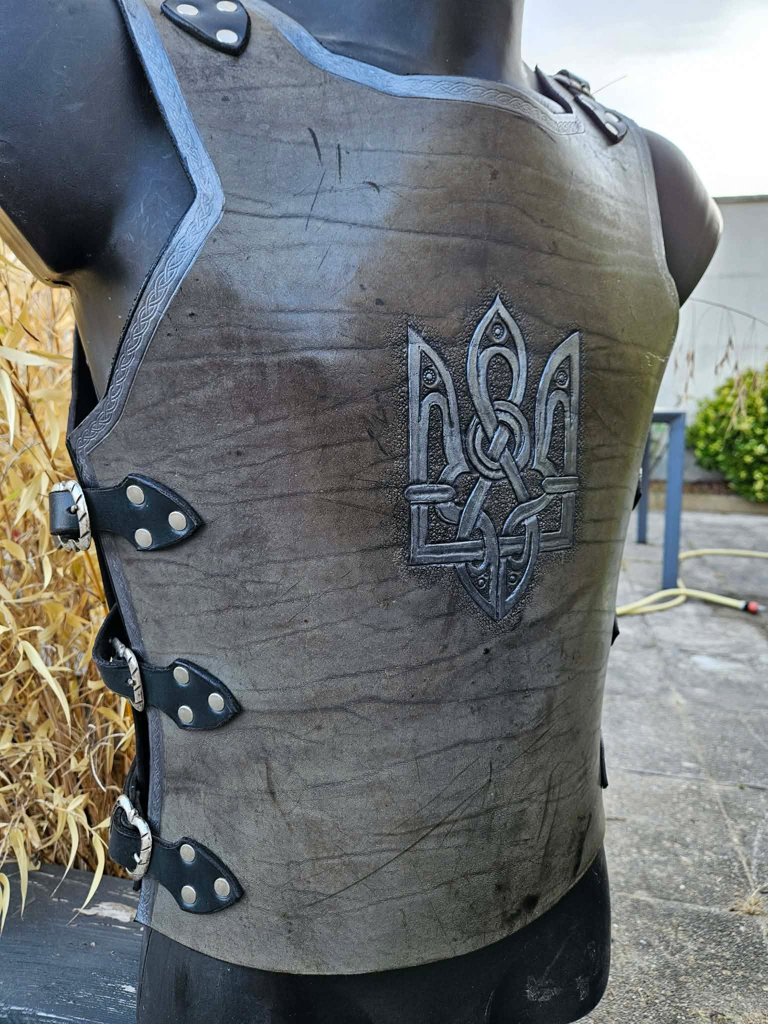 Plastron en cuir à tannage végétal de l'atlantide