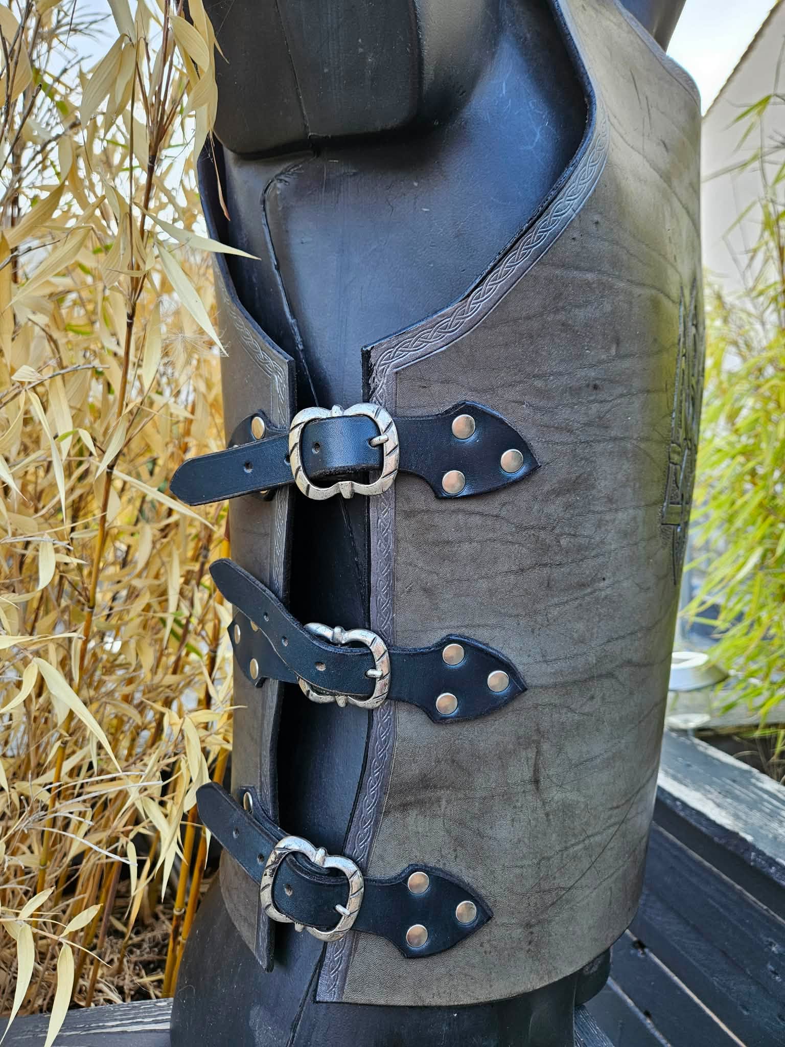 Plastron en cuir à tannage végétal de l'atlantide – Image 5