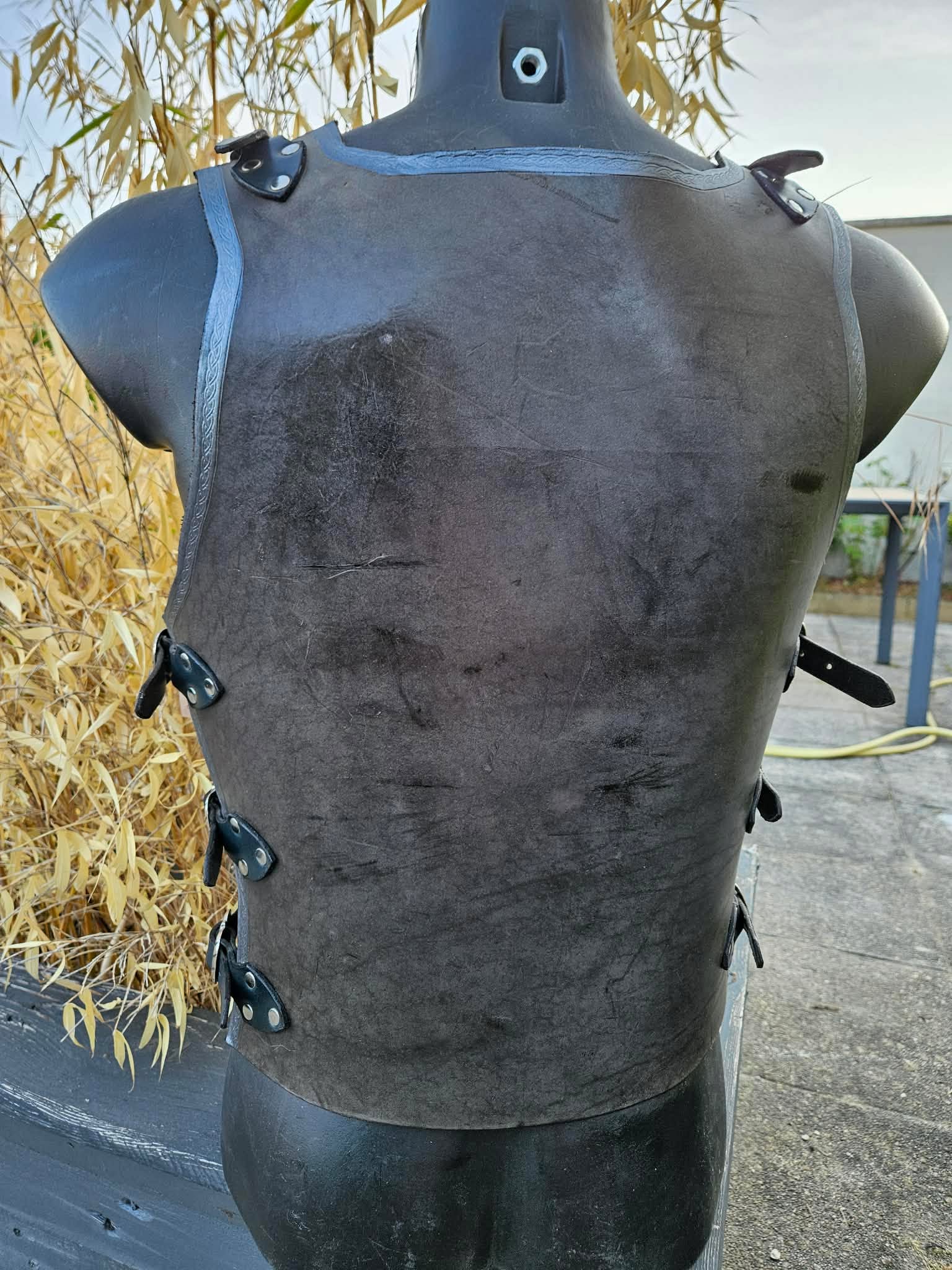 Plastron en cuir à tannage végétal de l'atlantide – Image 4