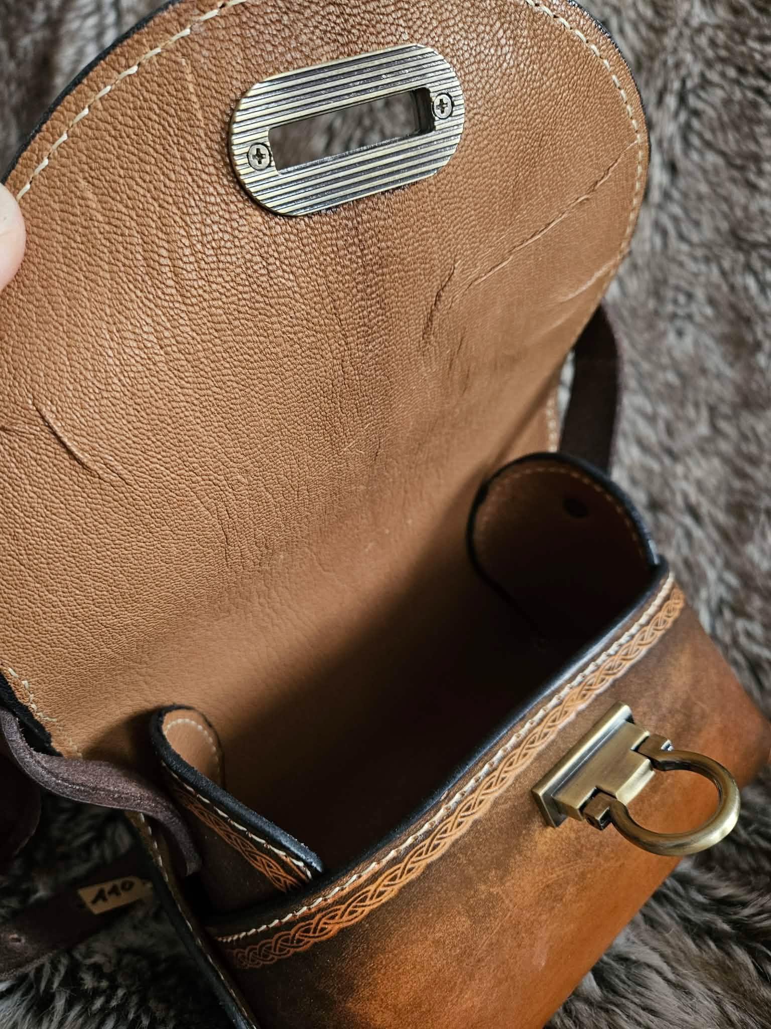 Sac à main minimaliste en cuir Les essentiels grand modèle – Image 2
