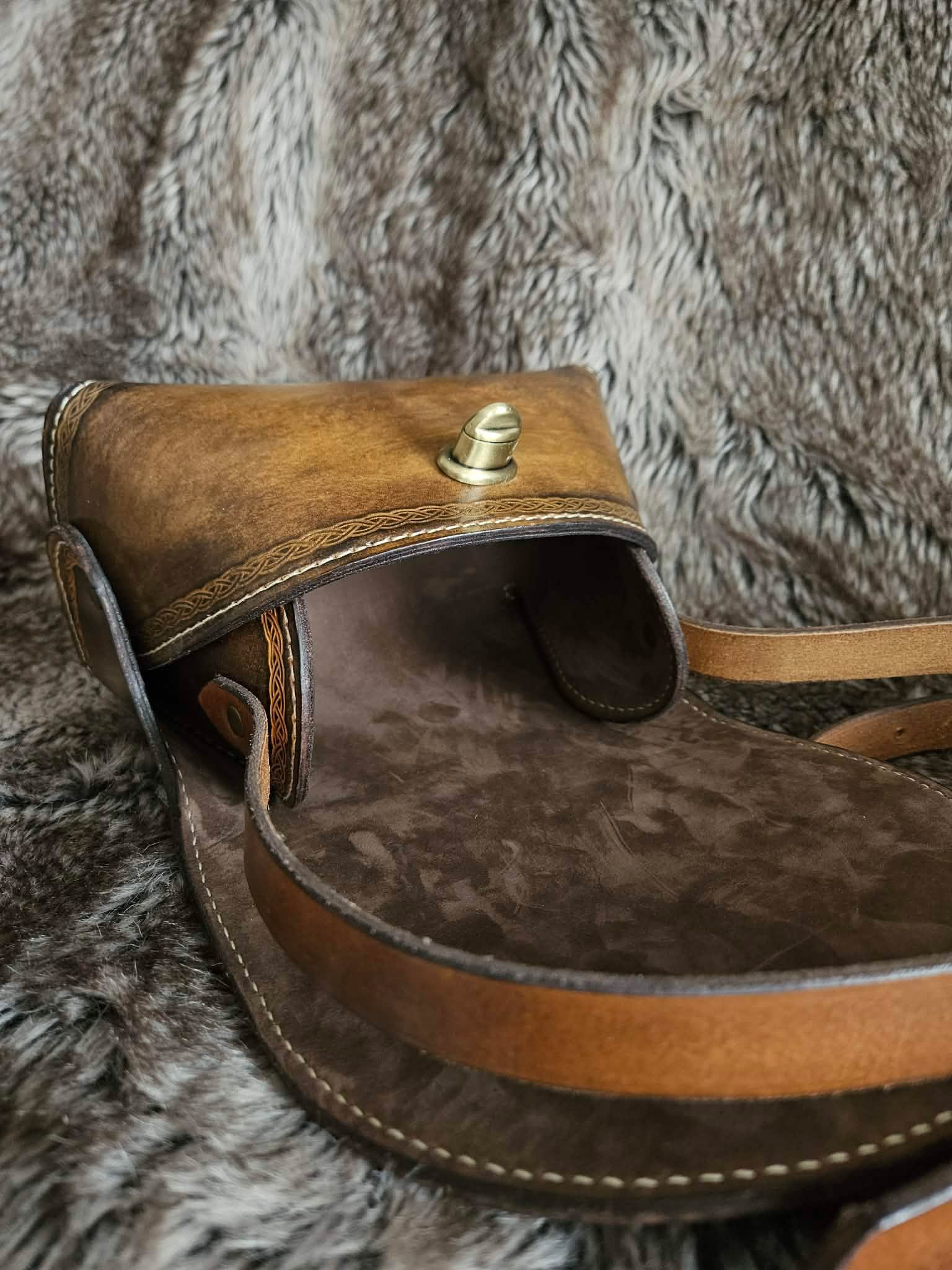 Sac à main minimaliste en cuir Les essentiels grand modèle – Image 6