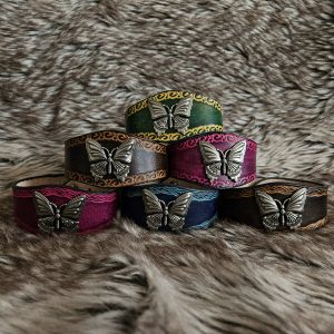 Bracelet en cuir à tannage végétal papillons