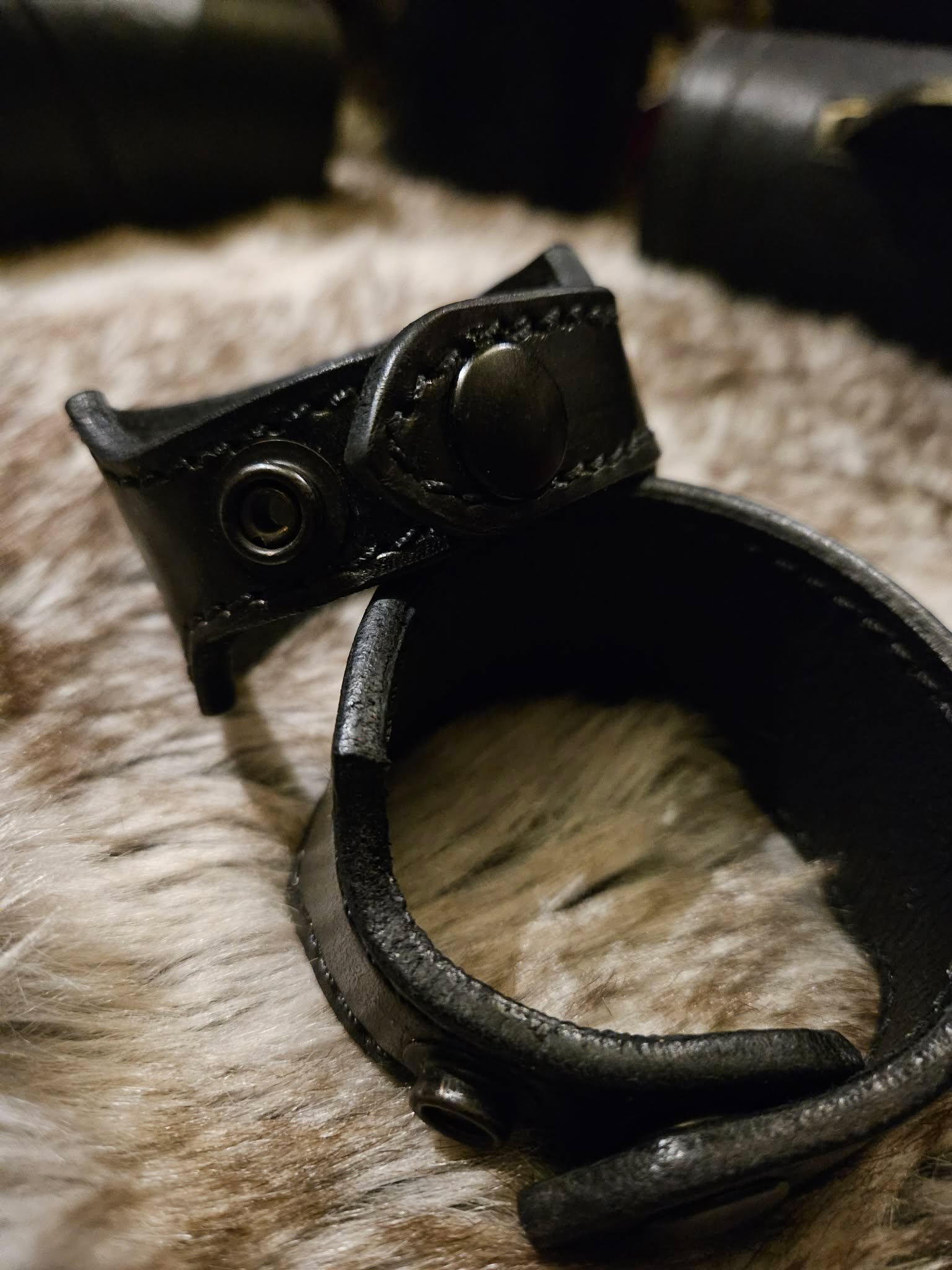 Bracelets de super héros en cuir à tannage végétal – Image 2
