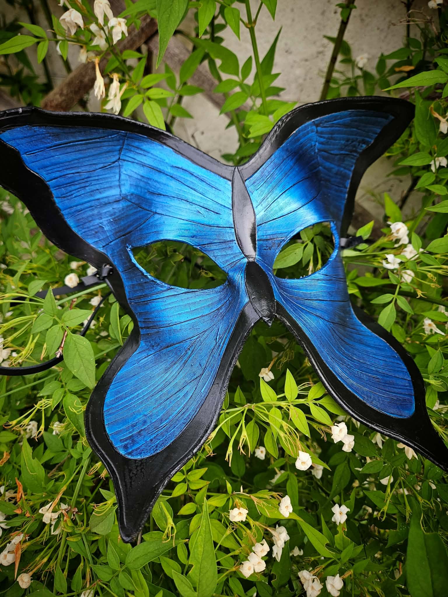 Masque en cuir à tannage végétal papillon " Morphéus " – Image 2