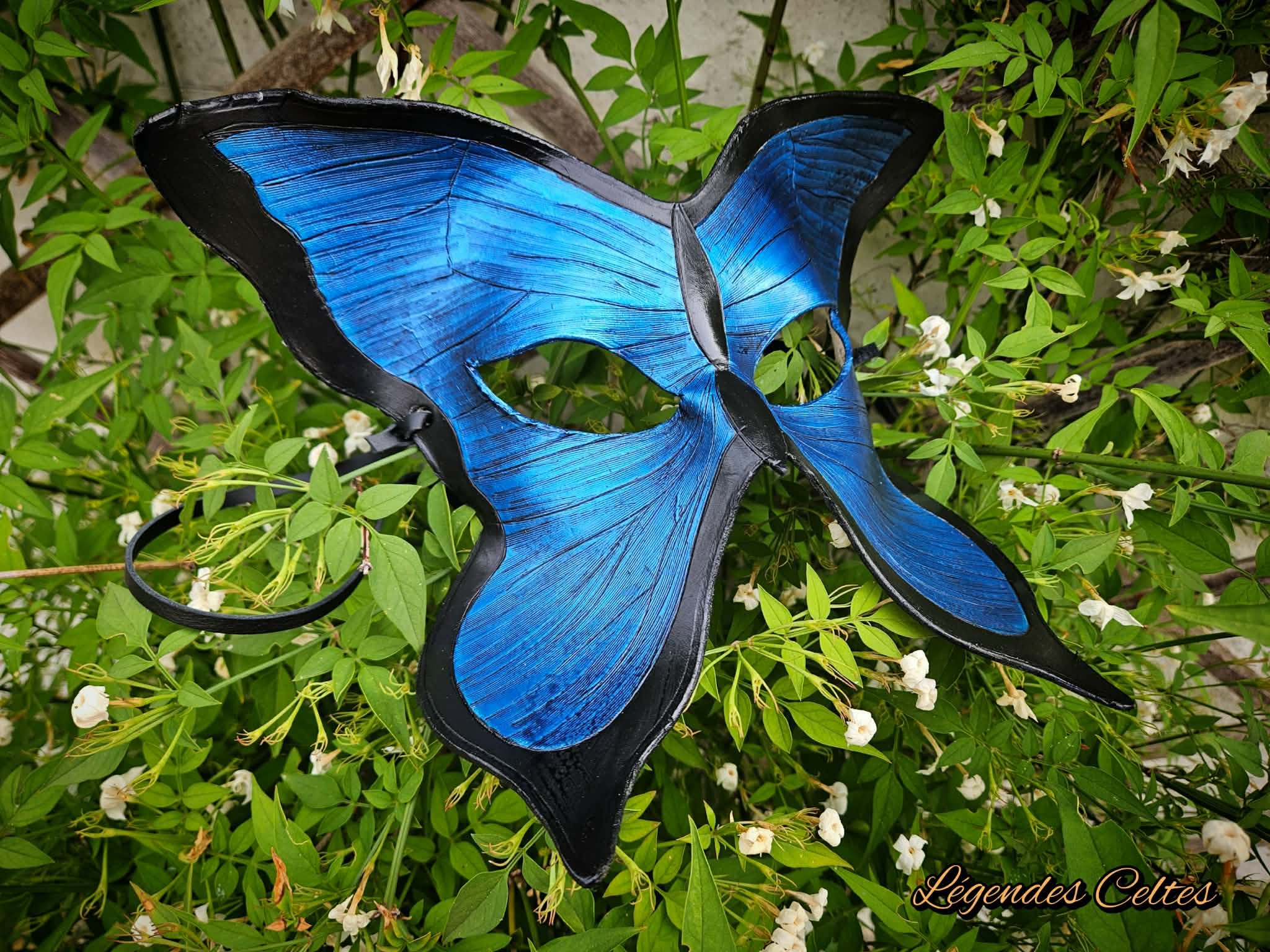 Masque en cuir à tannage végétal papillon " Morphéus "