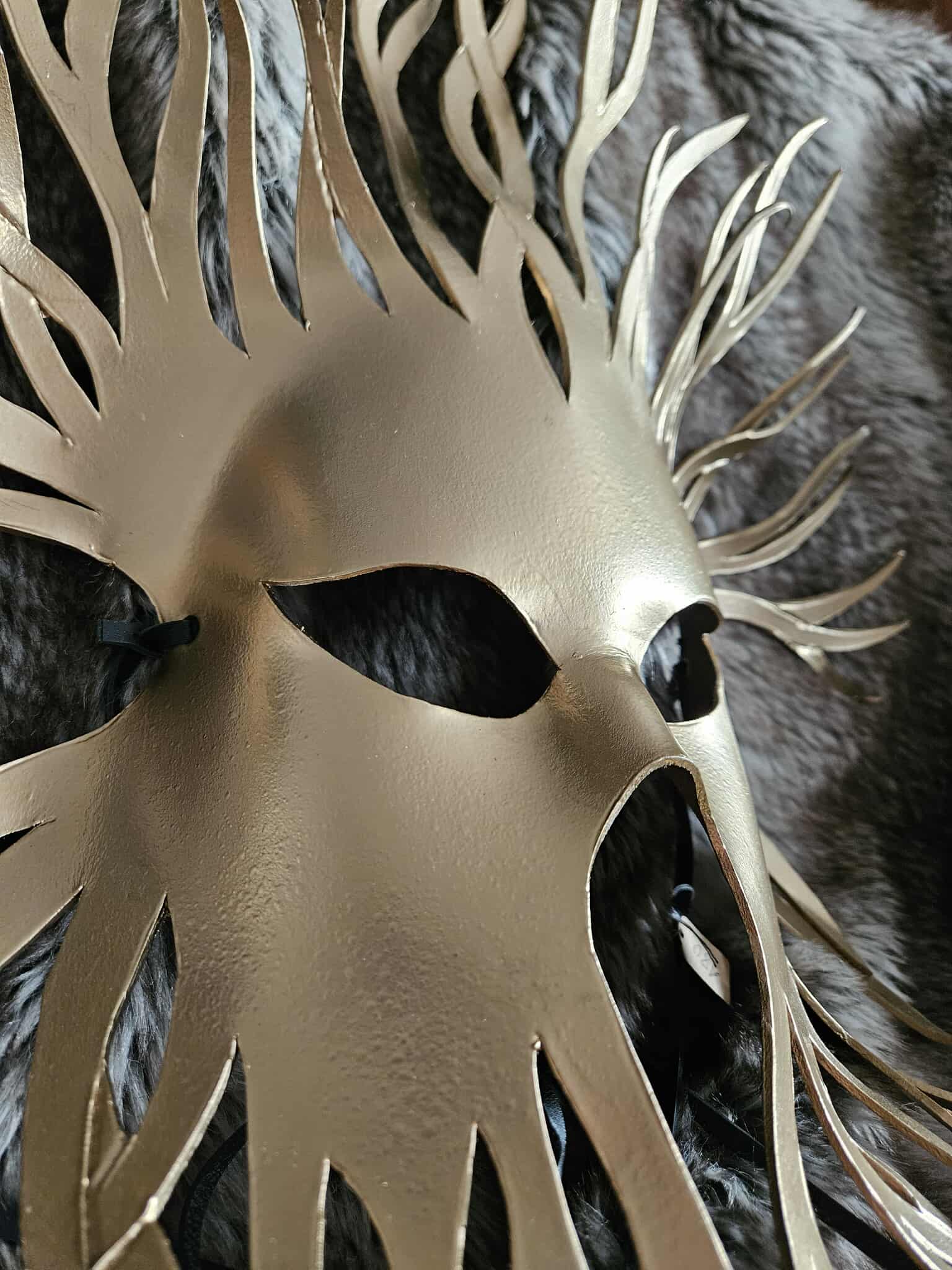 Masque en cuir à tannage végétal Yggdrasil l'arbre de vie – Image 3