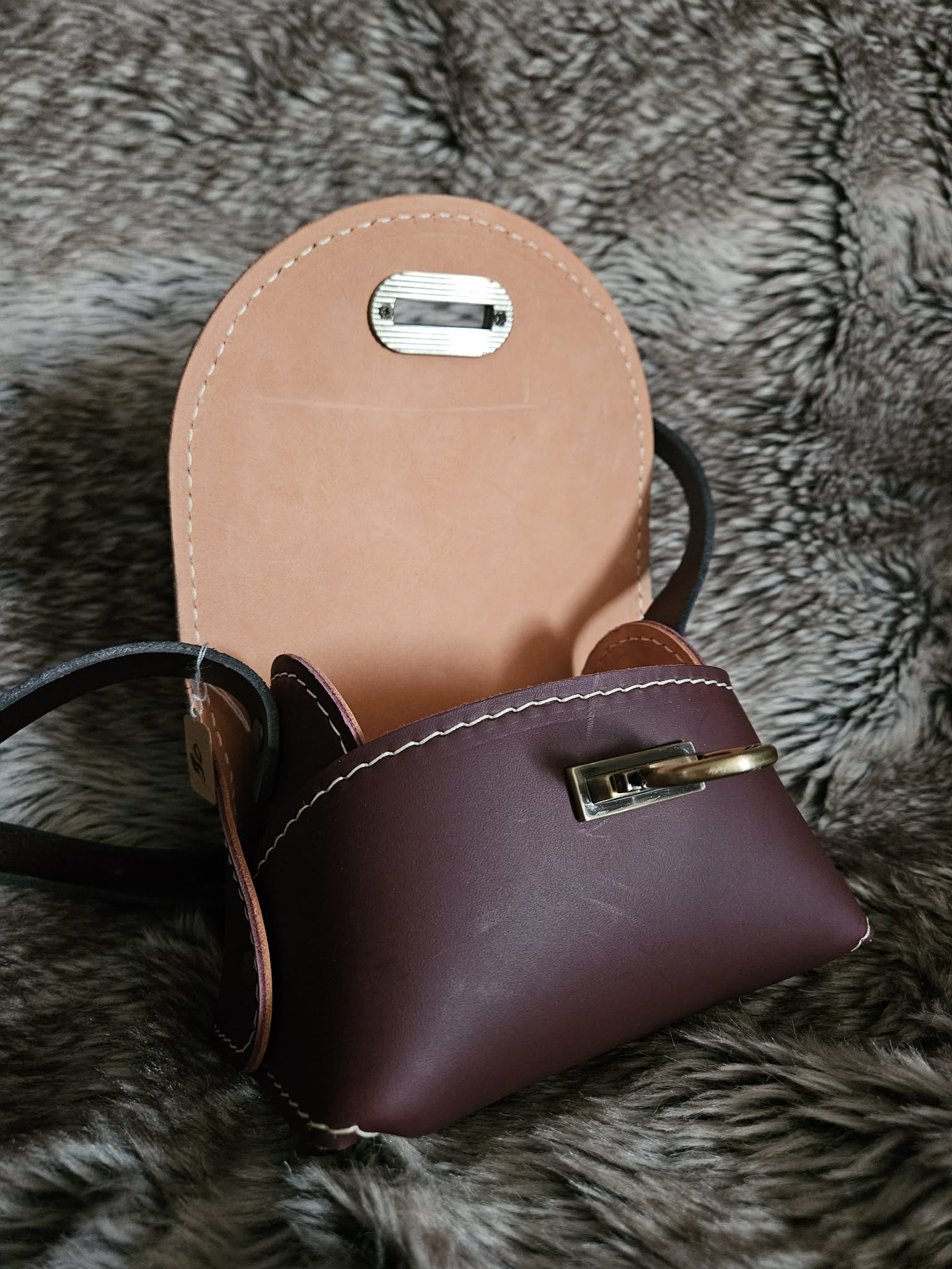 Sac minimaliste en cuir " Les essentiels " – Image 11