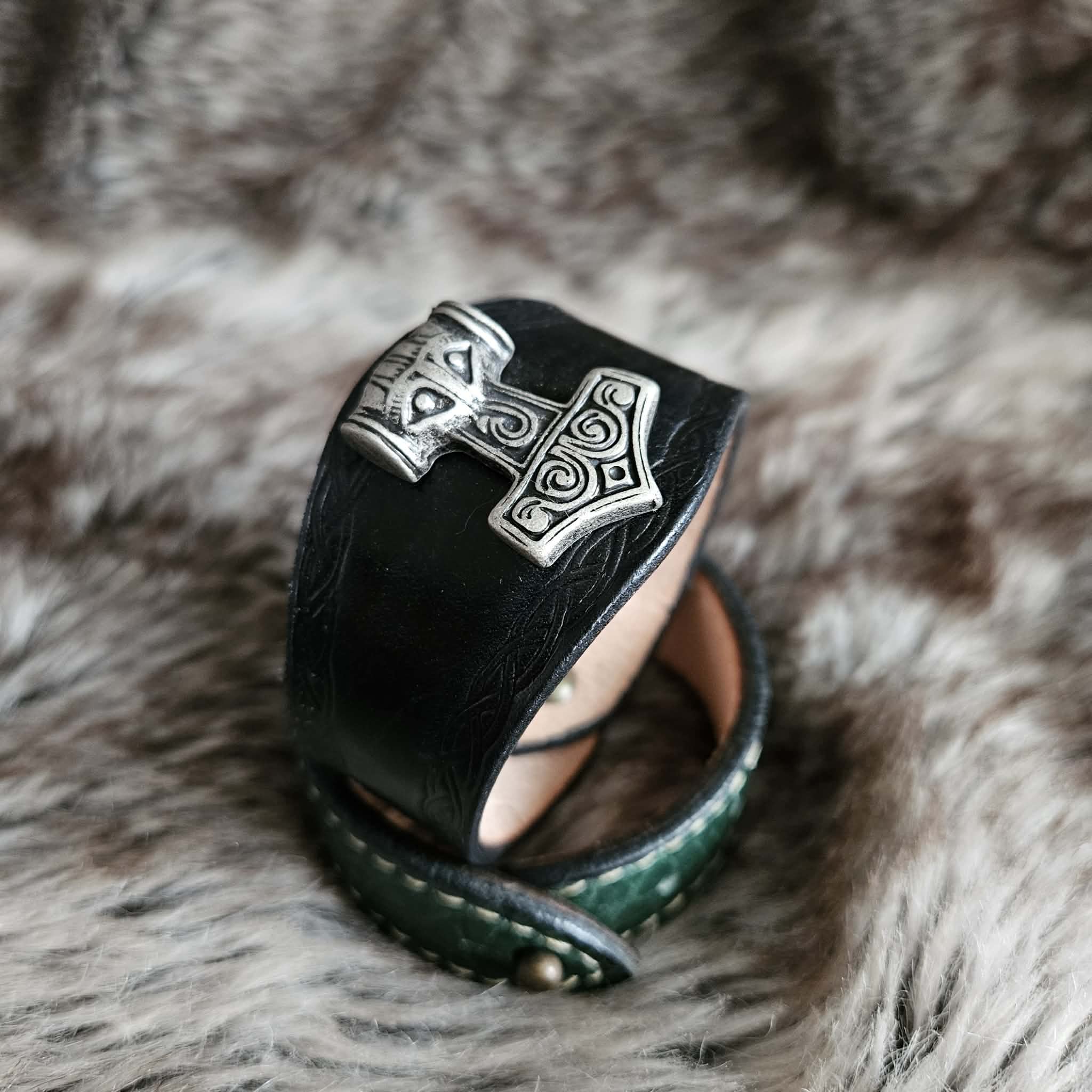 Bracelet en cuir à tannage végétal " Mjolnir le marteau des dieux " – Image 5