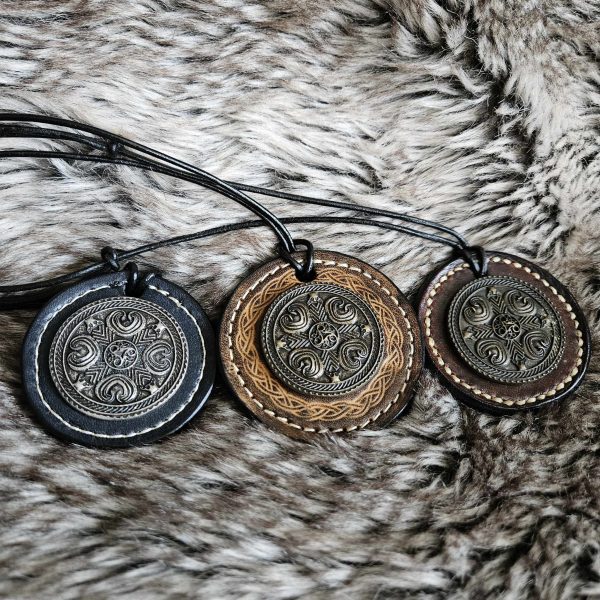 Talisman en cuir Le clan des Guerriers Célestes