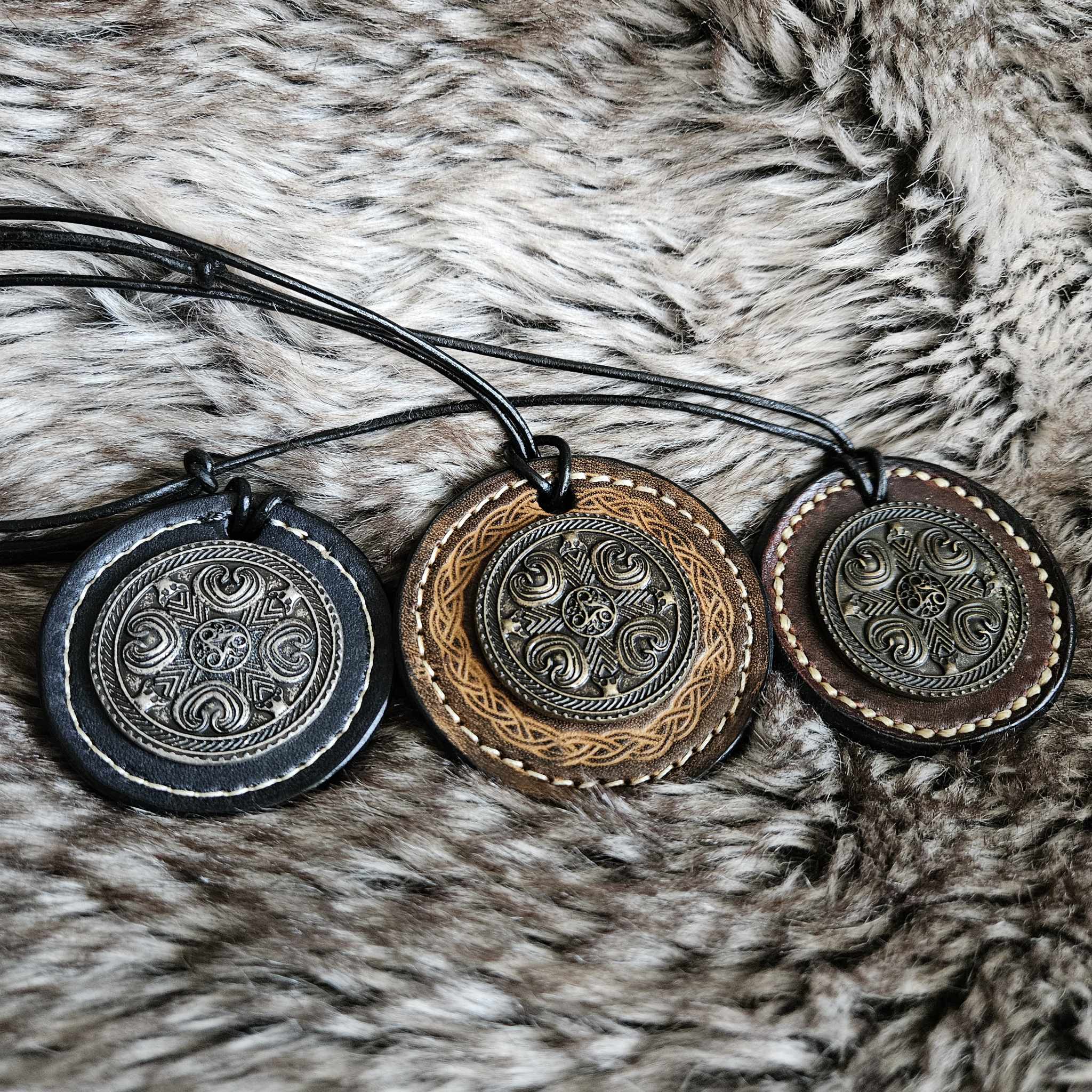 Talisman en cuir Le clan des Guerriers Célestes
