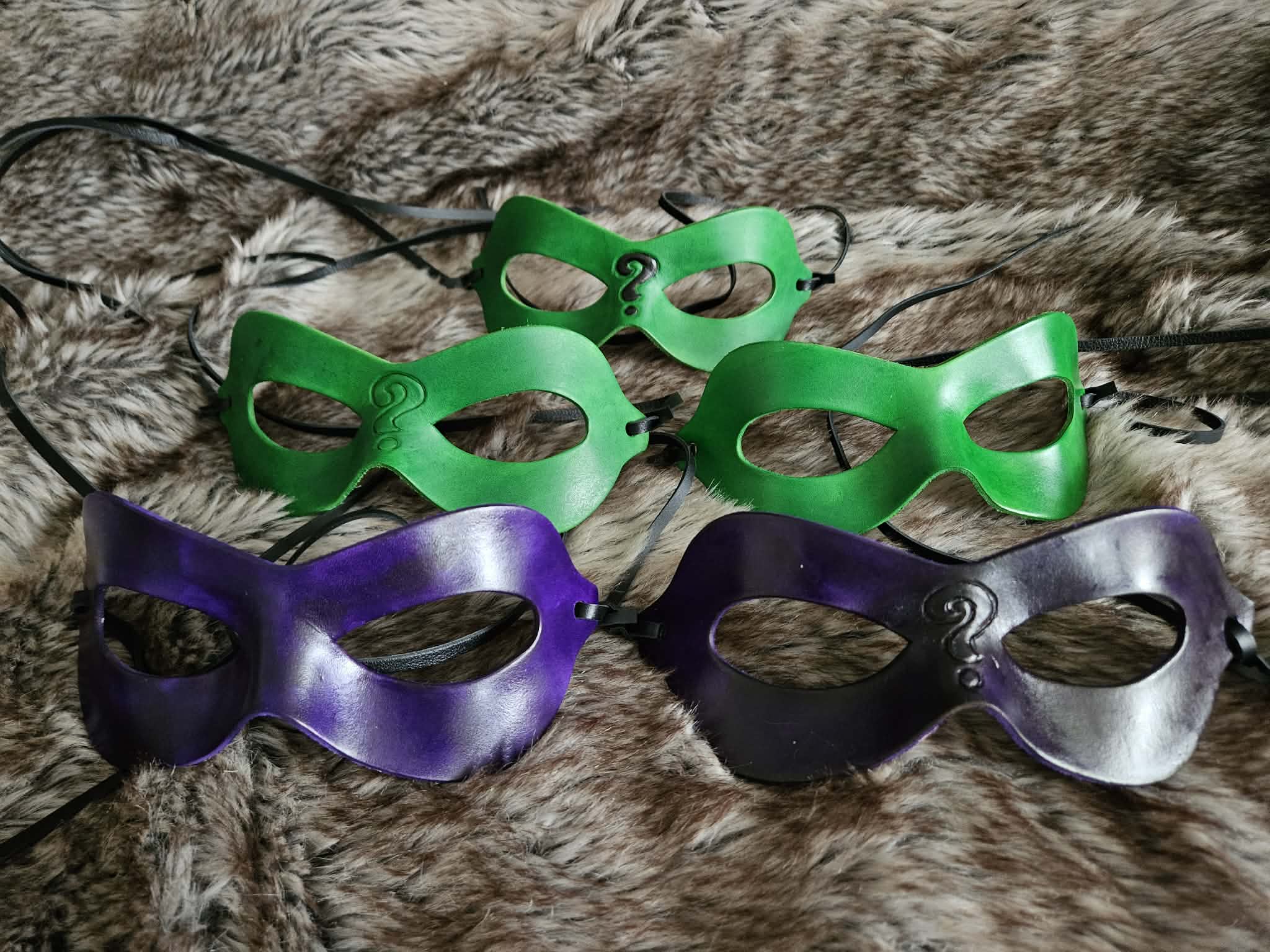Masque en cuir moulé L'homme mystère