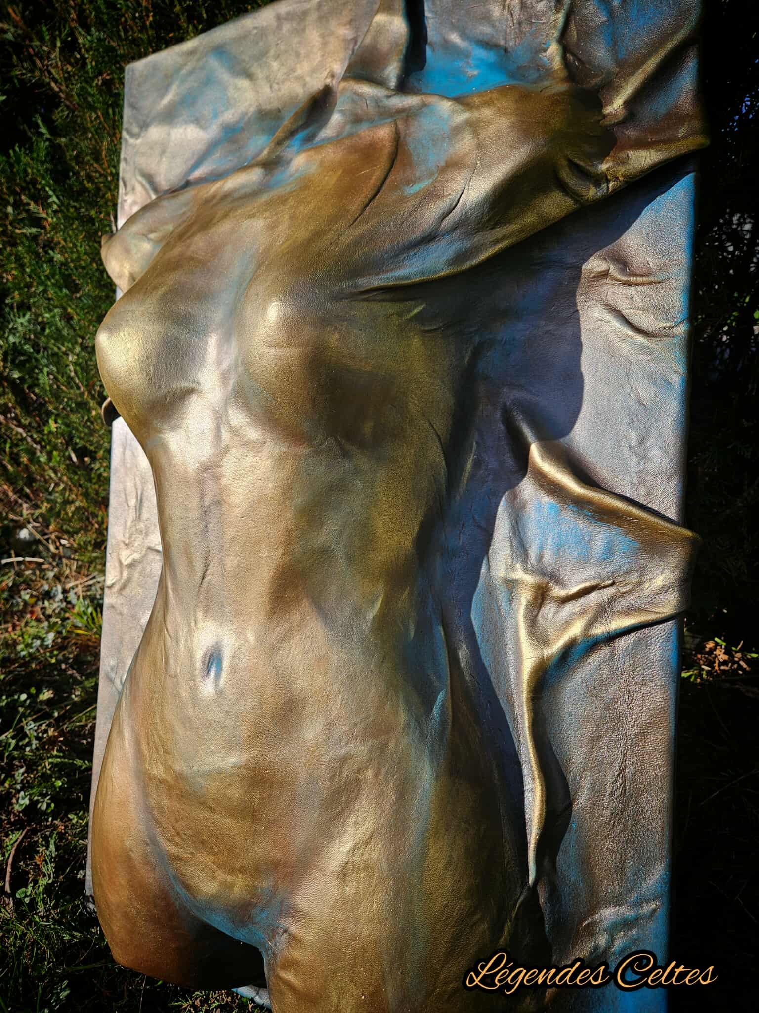 Tableau en cuir à tannage végétal " la venus d'Airain " – Image 3