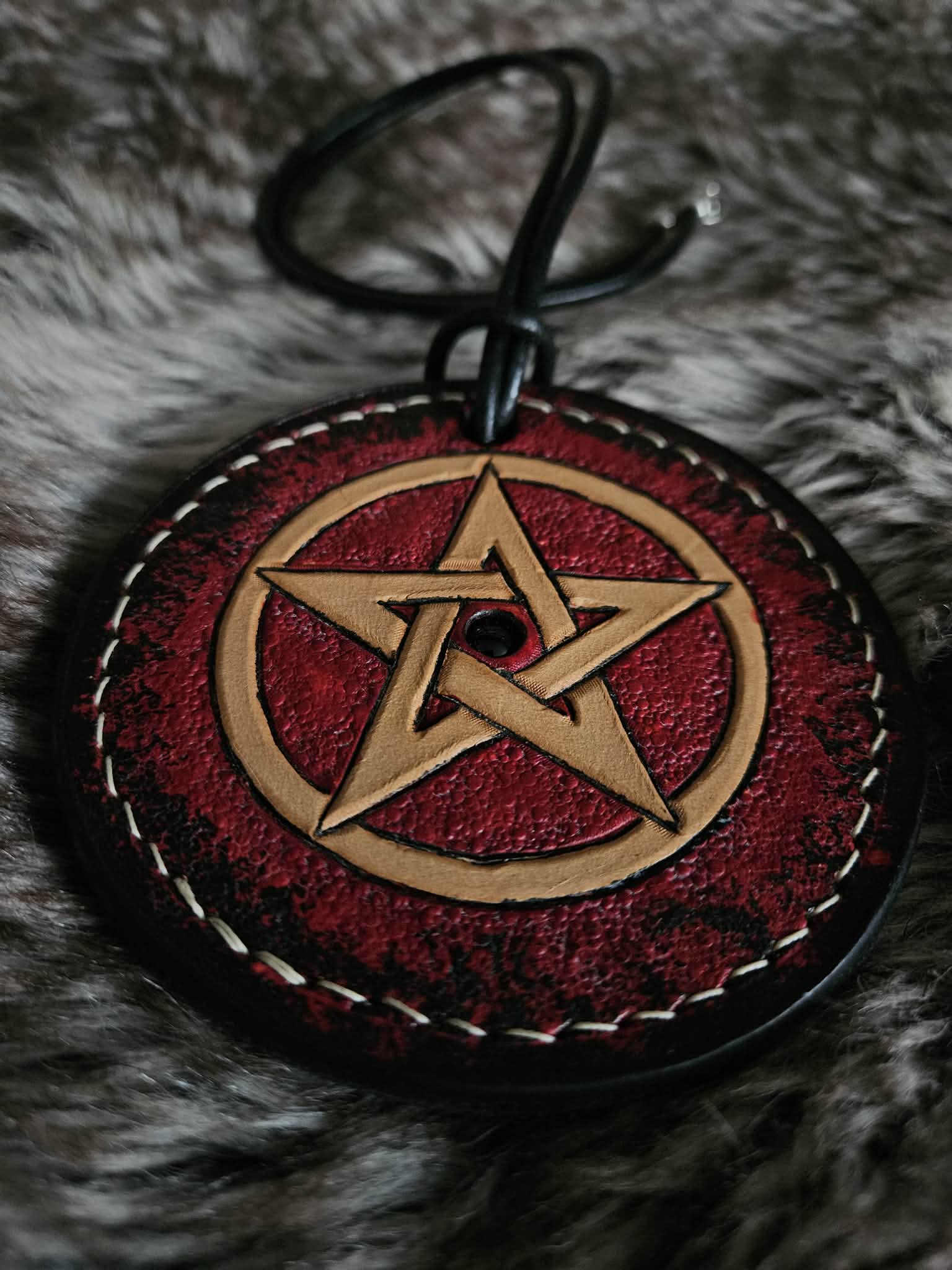 Talisman de sorcellerie en cuir à tannage végétal – Image 3