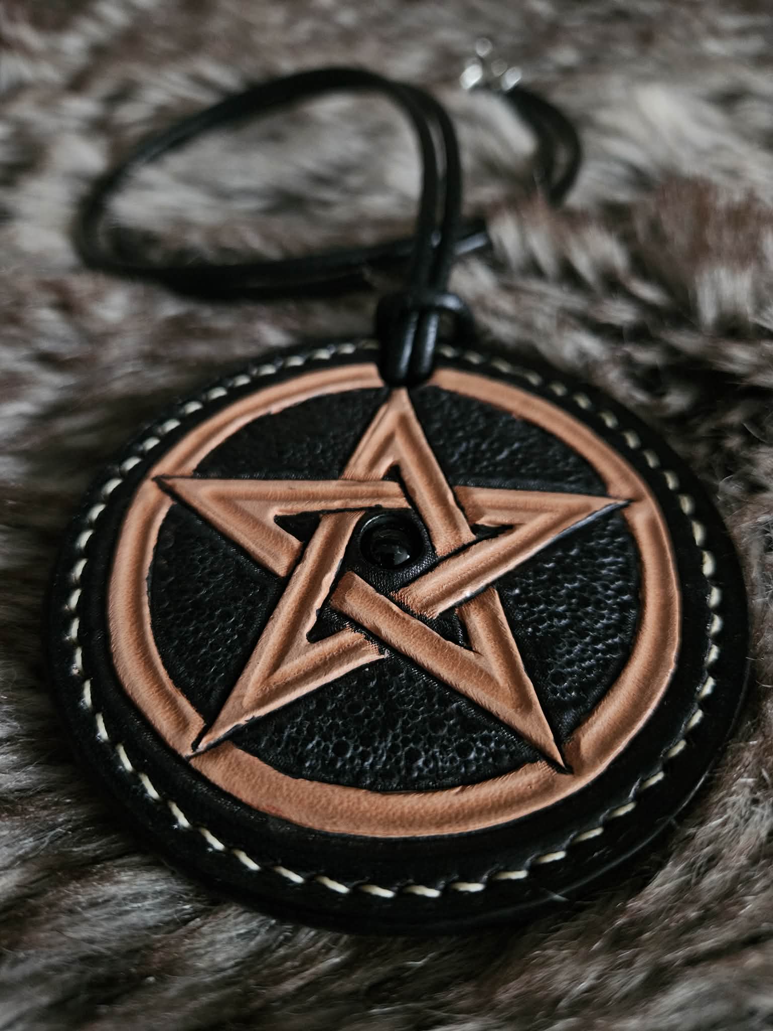 Talisman de sorcellerie en cuir à tannage végétal